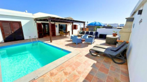 Villa Citrus - Playa Blanca, private heated pool, air conditioner